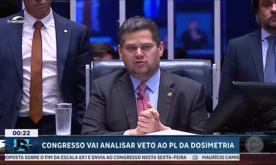 Flávio Bolsonaro promete levar pai e 'perseguidos' à rampa do Planalto em 2027