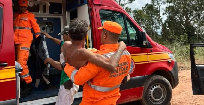 Homem é encontrado desidratado após ser abandonado e passar 4 dias bebendo água suja em mata de Três Marias, MG