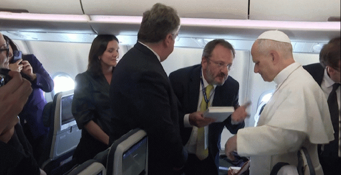 Papa Leão XIV Afirma Não Temer Trump e Defende Paz Contra Guerra no Irã