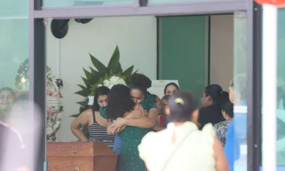 Despedida Dolorosa em Sabará: Mãe e Filha que Morreram em Queda de Hotel em BH São Sepultadas Sob Comoção