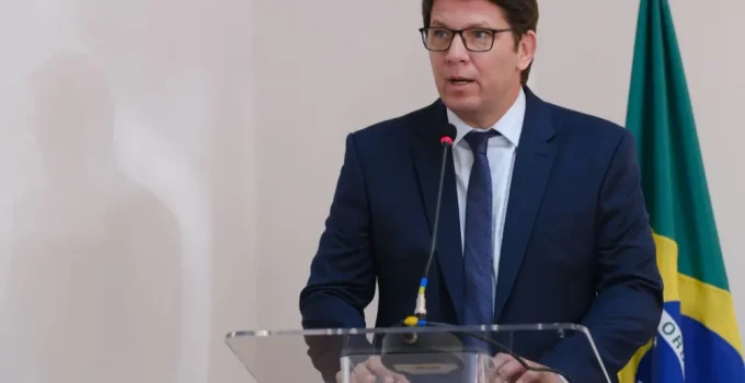 Deputado Mario Frias é internado em UTI em Brasília com dores abdominais