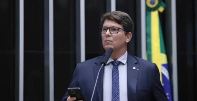 Deputado Mario Frias é internado na UTI em Brasília com dores abdominais