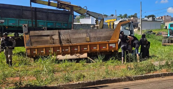 Homem morre esmagado por caçamba de caminhão em acidente chocante em Alterosa, Sul de Minas