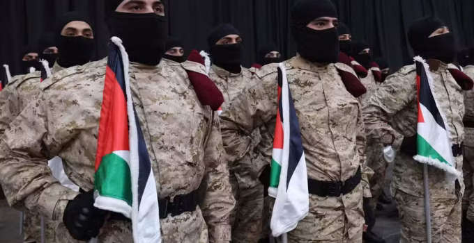 Hezbollah mantém "dedo no gatilho" e ameaça Israel após cessar-fogo mediado pelos EUA