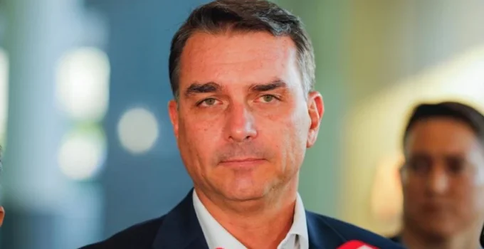 PT associa Flávio Bolsonaro ao caso Banco Master após prisão de ex-presidente do BRB