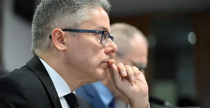 Alessandro Vieira pede a PGR que rejeite ação de Gilmar Mendes contra relatório de CPI