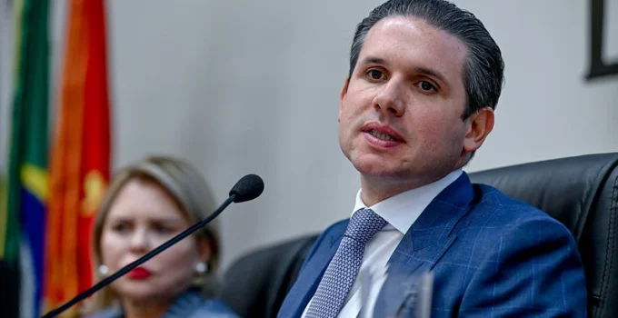 Motta pressiona pela derrubada de veto de Lula a lei que pode reduzir penas de condenados pelo 8 de Janeiro