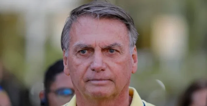 Defesa de Bolsonaro informa STF sobre aptidão para cirurgia no ombro