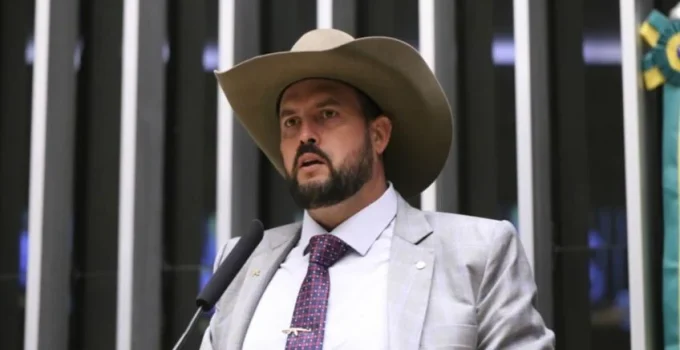 Motta escala Zé Trovão para relatar MP do frete e intensifica articulações com caminhoneiros