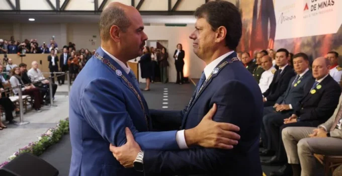 Tarcísio de Freitas recebe honraria em Ouro Preto e critica polarização política no Brasil