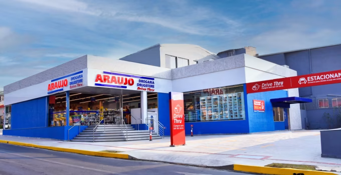 Drogaria Araújo Celebra 120 Anos em BH com Inauguração de Filial Inovadora e Homenagem a Colaboradores