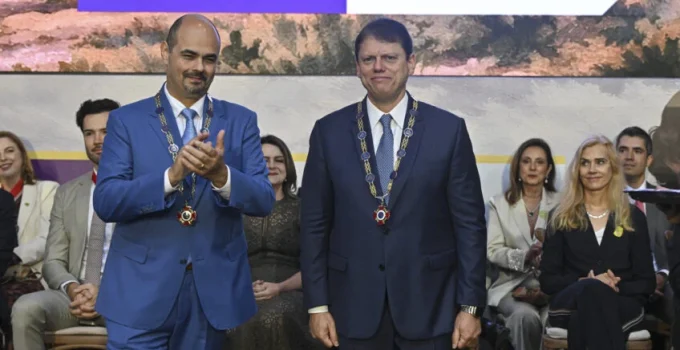 Governador de Minas diz ter 'inveja branca' de Tarcísio e gera polêmica