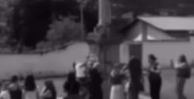 Turistas Simulam Tortura em Pelourinho Histórico de Mariana (MG) e Geram Revolta