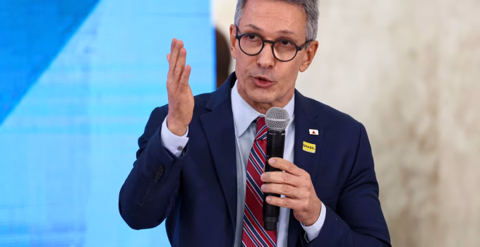 Zema rebate Gilmar Mendes e diz que fala "português de brasileiros simples", diferente do "esnobismo de Brasília"