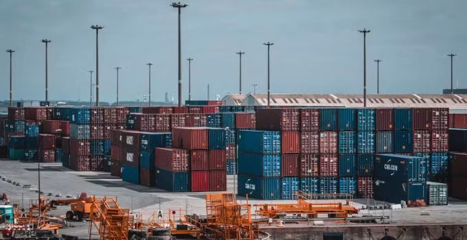 Portugal desarticula rede de tráfico internacional e prende brasileiros com 900 kg de cocaína em carga de açúcar