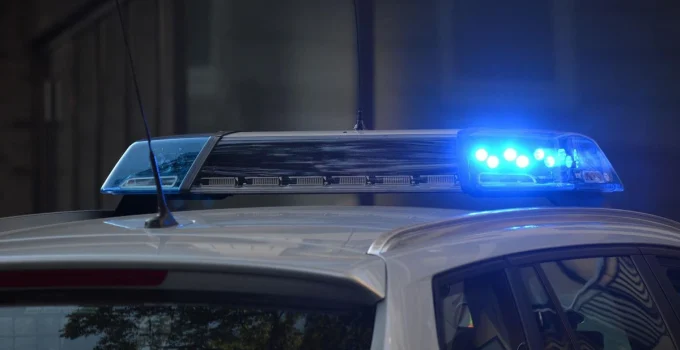 Motociclista sem habilitação morre após perder controle e colidir em placa na rodovia próxima ao Aeroporto de BH