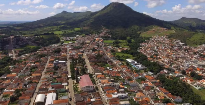 Justiça de Minas Gerais condena médico e ex-diretora de saúde por fraudar consultas e desviar R$ 36 mil dos cofres públicos