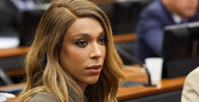 Erika Hilton acusa Tarcísio de favorecer bolsonaristas e barrar ato de trabalhadores na Paulista