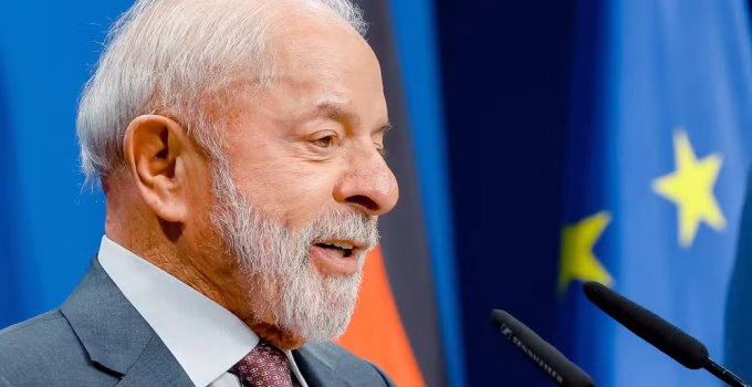 Lula retorna a Brasília após procedimentos médicos em São Paulo