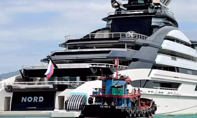 Superiate de bilionário russo sancionado cruza Estreito de Ormuz em meio a tensões Irã-EUA