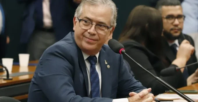 Frentes Parlamentares Articulam Nova Reforma Trabalhista a Partir da Escala 6x1