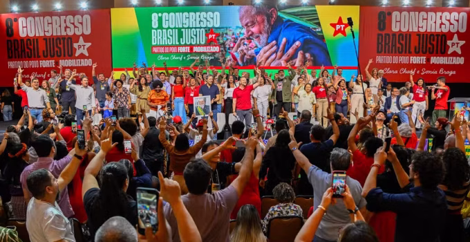 PT Suaviza Manifesto e Abre Diálogo com Centro Após Críticas ao Caso Master