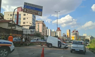 Tragédia na Via Expressa: Um Morre e Outro Fica Ferido Após Fiorino Colidir com Poste em BH