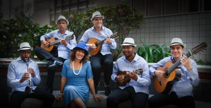 Festival Santa Seresta leva tradição e afeto para as janelas do bairro Santa Tereza, em BH
