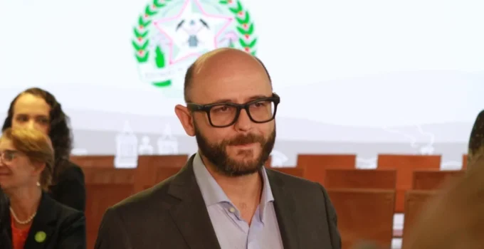 Rossieli Soares é exonerado do cargo de Secretário de Educação de Minas Gerais após sete meses; Gustavo Braga assume