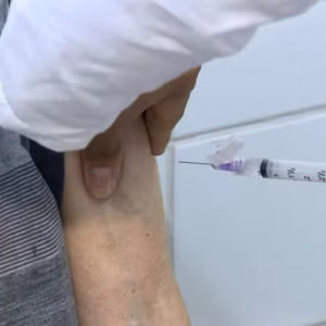 BH registra 106 mortes por SRAG em 2026; idosos são 75% das vítimas e vacinação contra gripe segue abaixo da meta