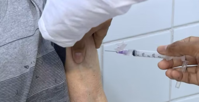 BH registra 106 mortes por SRAG em 2026; idosos são 75% das vítimas e vacinação contra gripe segue abaixo da meta