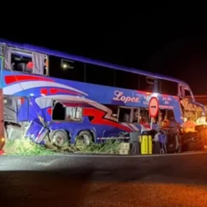 Tragédia na BR-050: Ônibus com fiéis da Igreja Batista colide com carreta em Uberaba, deixando dois mortos e mais de 30 feridos