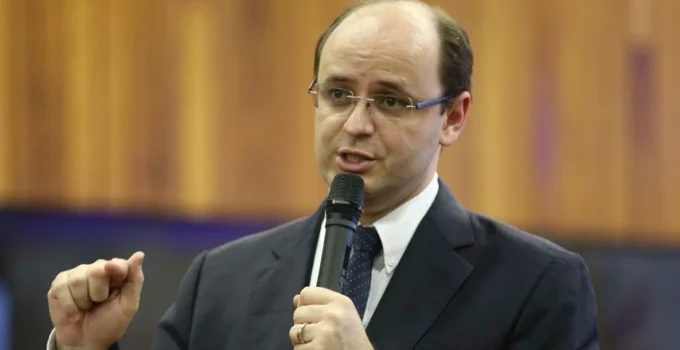 Rossieli Soares é exonerado da Educação em Minas; governo cita investigação preliminar da CGE