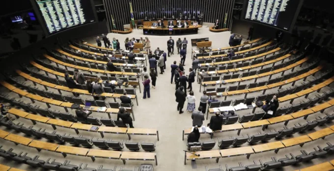 Oposição prevê votos suficientes para derrubar veto de Lula à Lei da Dosimetria