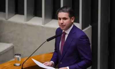 CNI entrega manifesto a Hugo Motta contra fim da escala 6x1 e alerta para R$ 267 bi em custos