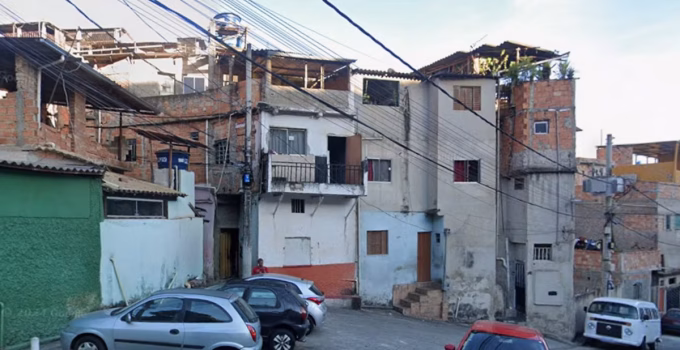Madrinha e companheiro presos após menina de 6 anos sofrer abuso sexual no Cabana do Pai Tomás, em BH; suspeito é agredido por vizinhos