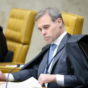 Ricardo Salles aciona STF contra urgência de projeto do governo sobre escala de trabalho