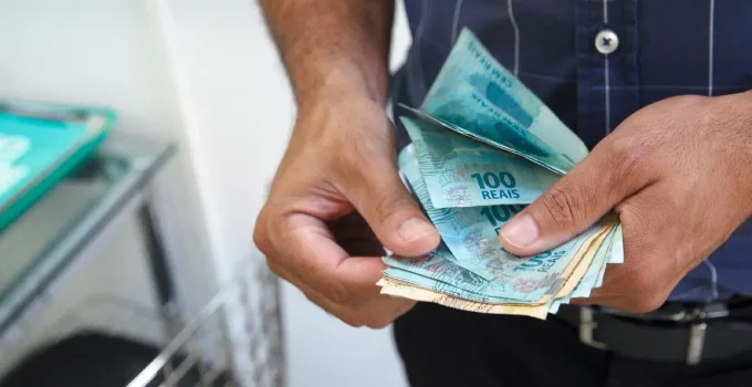 Mercado Financeiro Reduz Previsão de Inflação para 2025 e Mantém Dólar em R$ 5,40, Indica Boletim Focus