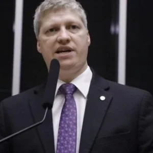 General do Exército é acusado de intimidar deputado na Câmara; oposição pede afastamento