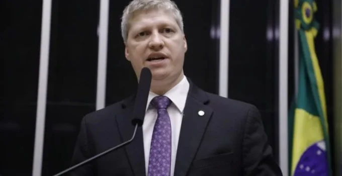 General do Exército é acusado de intimidar deputado na Câmara; oposição pede afastamento