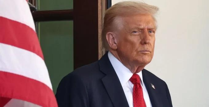 Trump amplia ameaça de ataques militares a países produtores de drogas, citando Colômbia além da Venezuela