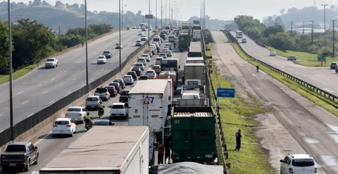 Governo Lula anuncia 41 praças de descanso para caminhoneiros e amplia linhas de crédito