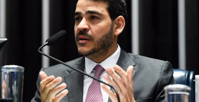 Jorge Messias confirma retorno à AGU após rejeição no Senado e planeja conversa com Lula