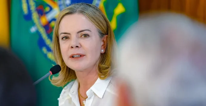 Gleisi Hoffmann: Governo não pode disputar eleição com 'inimigo dentro de casa'