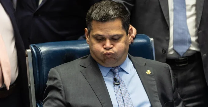 Alcolumbre cancela sabatina de Messias para o STF e critica Planalto por atraso em envio de nome ao Senado