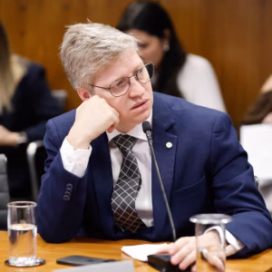 Deputado aciona CNJ contra presidente do TST após fala sobre 'juízes vermelhos'