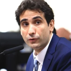 Galípolo adia ida ao Senado após mal-estar; audiência sobre Banco Master é remarcada