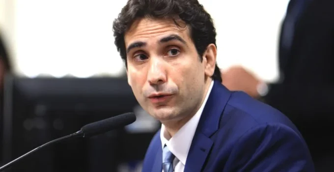 Galípolo adia ida ao Senado após mal-estar; audiência sobre Banco Master é remarcada