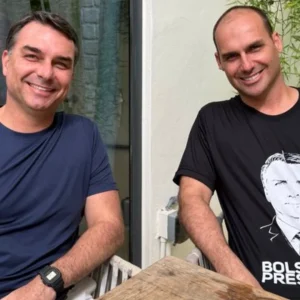 Flávio Bolsonaro viaja aos EUA em meio a tensão com encontro Lula-Trump