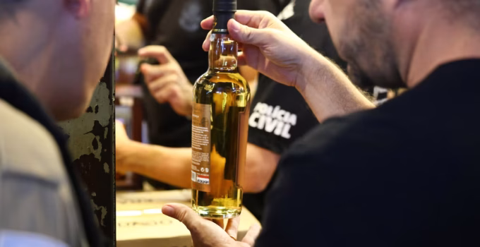 Mercado Central de BH é principal ponto de venda de bebidas adulteradas apreendidas em operação